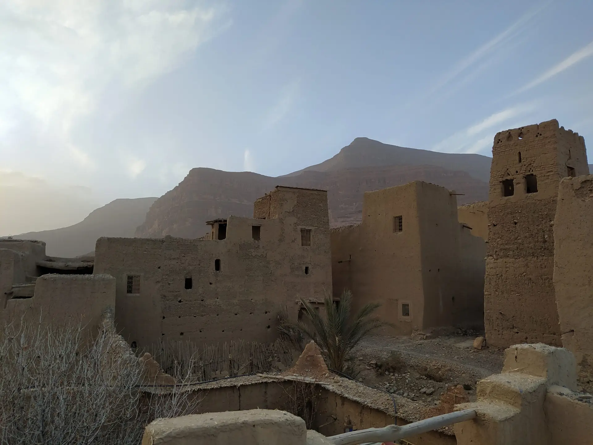 Maisons traditionnelles en torchis au cœur de l'Atlas marocain.