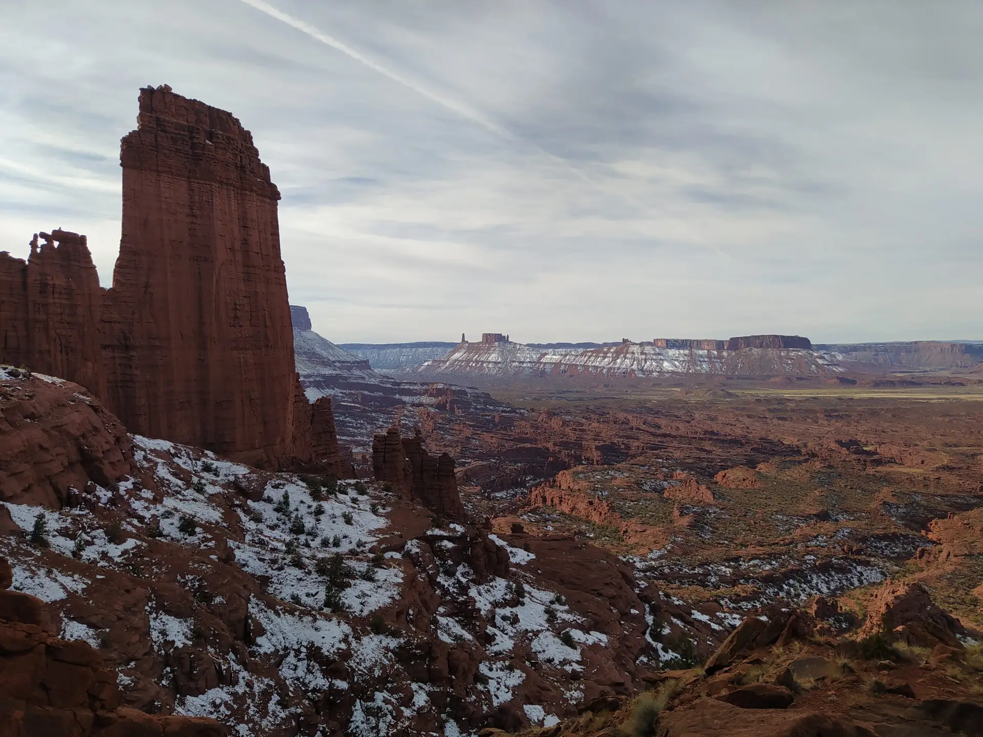 Avec ses 158 mètres de hauteur, la Kingfisher Tower est un fantastique spot de base jump en plein désert de l'Utah.