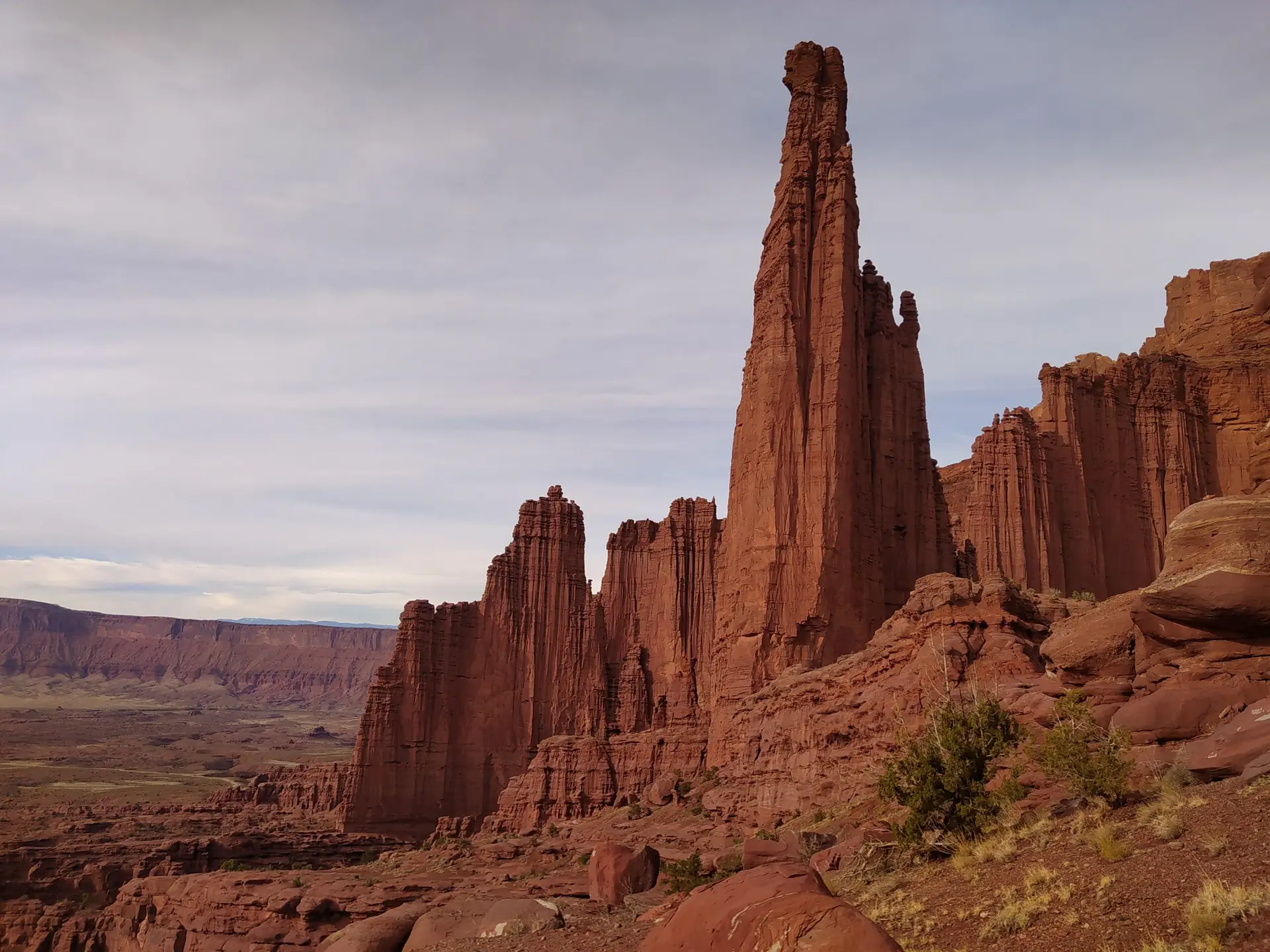 The Titan Tower has an incredible height of 700 feet. This tall sandstone cliff is a famous base jumping spot of Utah.