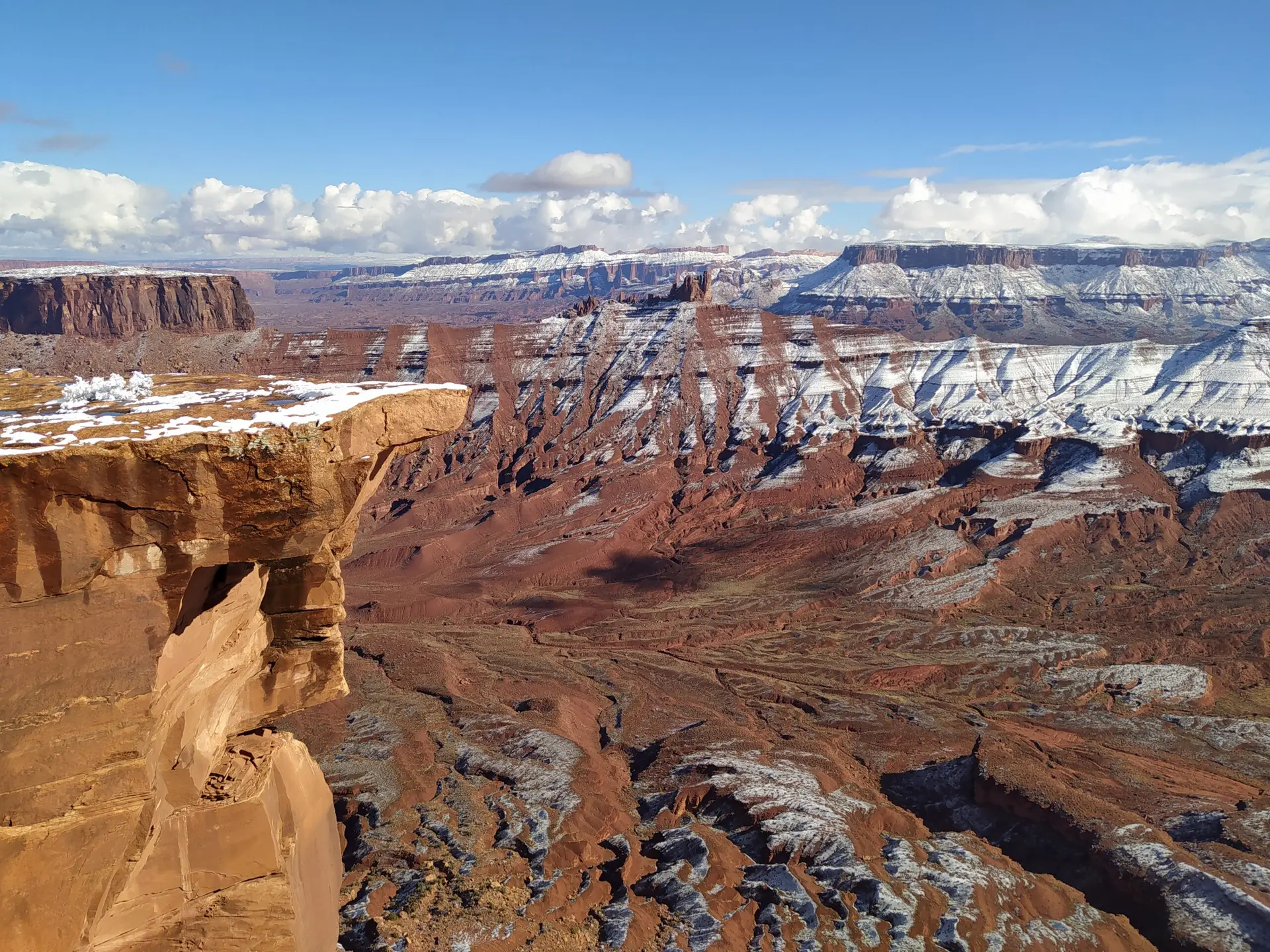 The summit of Parriott Mesa forms a natural diving board, ideal for base jumping during our expedition in the USA.